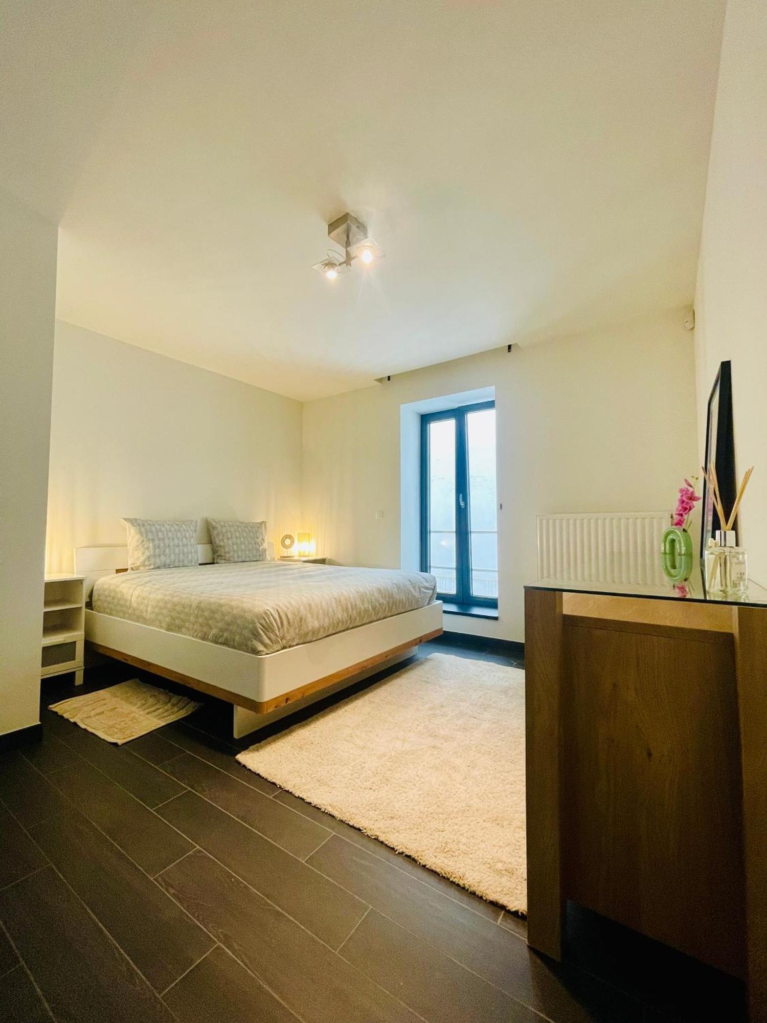 Down Town Spacious Loft Retreat With Private Parking Brüssel Exterior foto